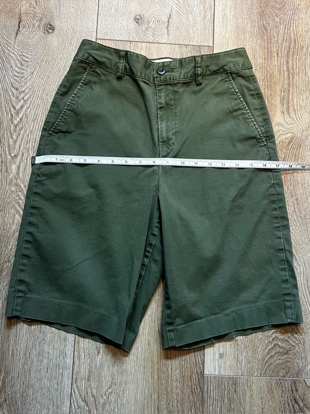 Uniqlo High-waisted Bermuda Chino Shorts | Size 4 | Army Green Color - Picture 4 of 9